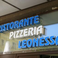 LEONESSA (2) | Světelná reklama - Plechové plastické nápisy
