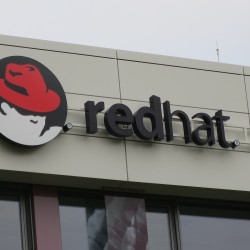 redhat (1) | Světelná reklama - Plechová plastická 3D reklama