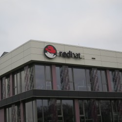 redhat (2) | Světelná reklama - Plechová plastická 3D reklama