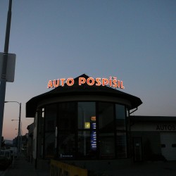 Auto Pospíšil (1) | Světelná reklama - Plechová plastická 3D reklama na konstrukci na střeše