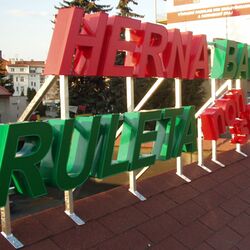 Herna Hradec (2) | Světelná reklama - Na konstrukci