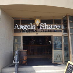 Angels Share | Světelná reklama - Plechová plastická 3D reklama na konstrukci na střeše