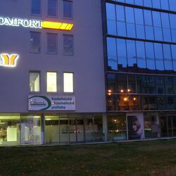P1120514 | Světelná reklama - Nasvětlující fasádu