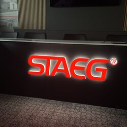 STAEG | Světelná reklama - Celoplexisklové nápisy