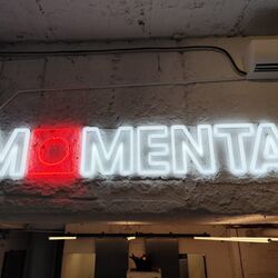 neon + led MOMENTA | Světelná reklama - Celoplexisklové nápisy