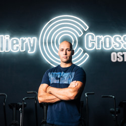 neonový nápis  žije | Colliery CrosFit Ostrava