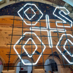 neon na síti | MORAVSKÁ GALERIE neon