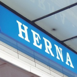 HERNA (2) | Světelné panely a totemy - Jednostranné světelné panely