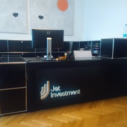 Jet Investment | Světelná reklama - Světelné písmo interiér