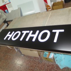 HOTHOT (2) | Světelné panely a totemy - Jednostranné panely z plexi písmen