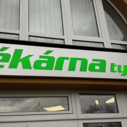 lékárna B (4) | Světelné panely a totemy - Jednostranné panely z plexi písmen