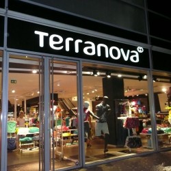 TERRANOVA (2) | Světelné panely a totemy - Jednostranné panely z plexi písmen