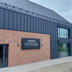 panel s 3D svítícím písmem | VINOFOL Cihelna