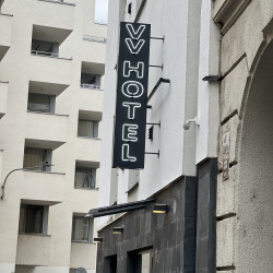 neon výstrč | VV HOTEL neon