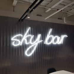 Sky bar | Neonová reklama - Neon na fasádě