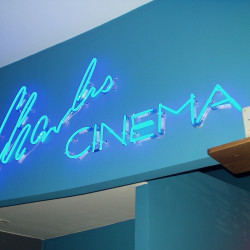 cinema neon | Neonová reklama - Neon na fasádě