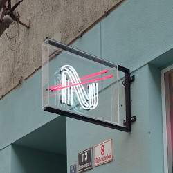 Noodlis Výstrč | Neonová reklama - Neon na plexiskle