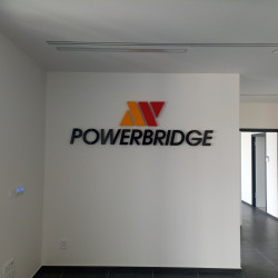Powerbridge - plastický nápis | Realizace