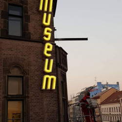 Museum - neonový nápis | Realizace