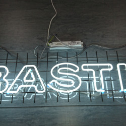 BASTL | Neonová reklama - Neon na síti
