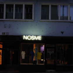 NOSME | Neonová reklama - Neon na panelu