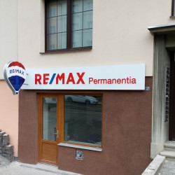 REMAX Brno | Nesvětelná reklama - Nápisy z tvrzeného PVC