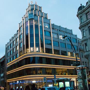 Reference: Neonové osvětlení Paláce ARA 