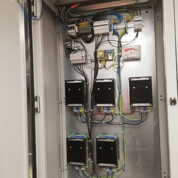 Reference: Neonové osvětlení Paláce ARA 