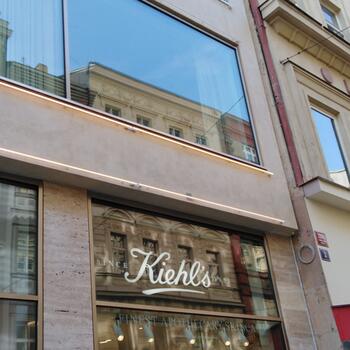 Reference: Neonové osvětlení Paláce ARA 