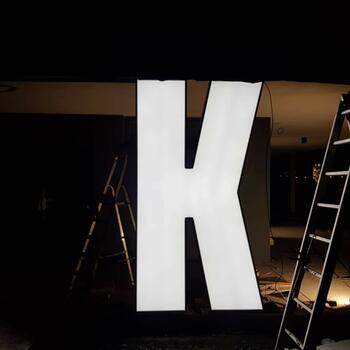 Reference: Světelná reklama SOKOL LYSOLAJE 