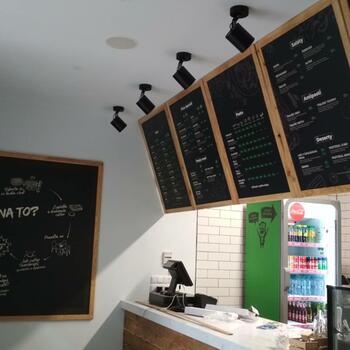 CARUSO PIZZA PASTA - velkoplošný tisk a světelný nápis