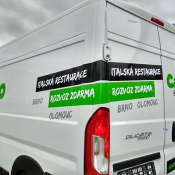 Reference: CARUSO PIZZA PASTA - velkoplošný tisk, světelné nápisy a polep aut