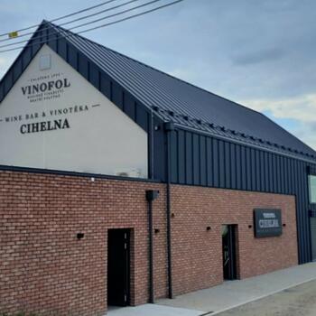 Reference: VINOFOL CIHELNA a ENOTÉKA