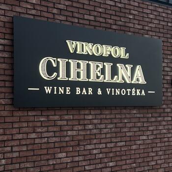 Reference: VINOFOL CIHELNA a ENOTÉKA