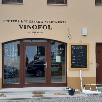 Reference: VINOFOL CIHELNA a ENOTÉKA