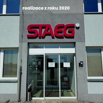 Reference: světelné nápisy STAEG