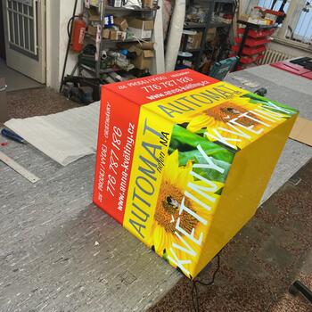 Reference: výstrč krychle