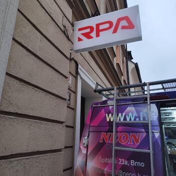 Reference: světelná výstrč RPA 