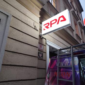 Reference: světelná výstrč RPA 