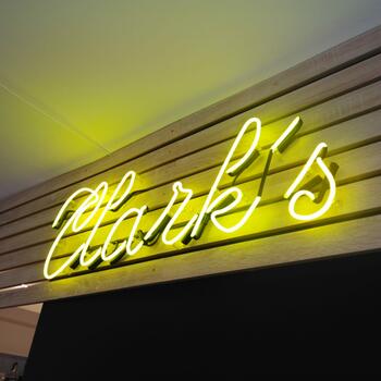 Clark´s neonový nápis