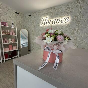 Reference: světelný nápis FLORANCE 