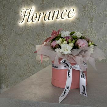 Reference: světelný nápis FLORANCE 