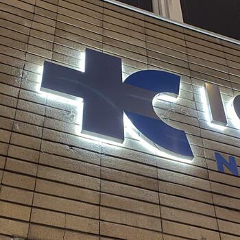 Reference: Světelné nápisy IC KLINIKA 