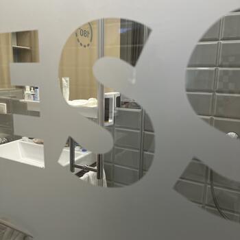 polep skla řezanou fólií