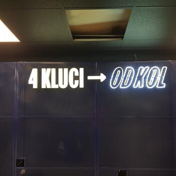 Světelný nápis 4 KLUCI OD KOL