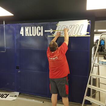 Reference: Světelný nápis 4 KLUCI OD KOL 