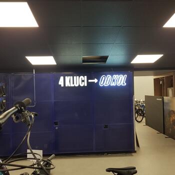 Reference: Světelný nápis 4 KLUCI OD KOL 