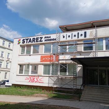 Reference: Světelný nápis STAREZ HALA MORENDA 