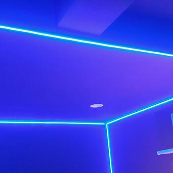 Reference: Herna v LED neonu 