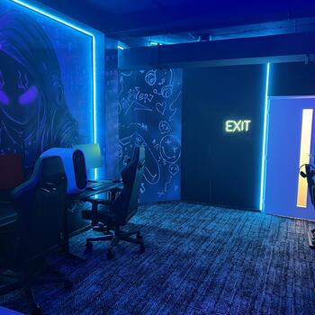 Reference: Herna v LED neonu 